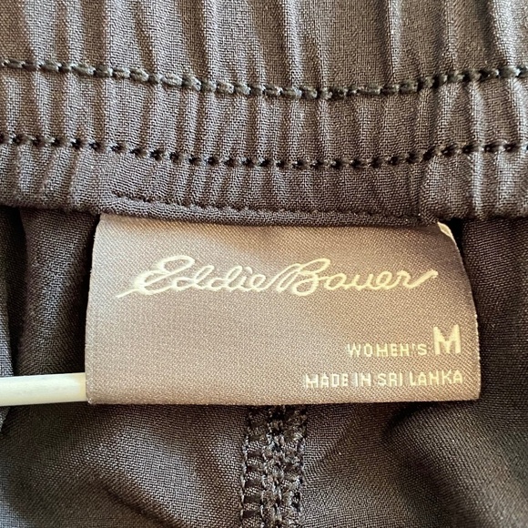 Woman's Eddie Bauer Polyester/Spandex lightweight capris size M - Picture 6 of 8
